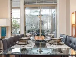 5 Min Walk To Famous Victoria Inner Harbour And Empress Hotel