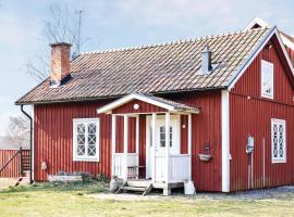 Gorgeous Home In Gullaskruv With Kitchen、Gullaskruvの駐車場付きホテル