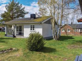 3 Bedroom Awesome Home In Lttorp, hotel with parking in Löttorp