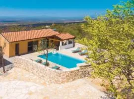 Beautiful Home In Drnis With 4 Bedrooms, Wifi And Private Swimming Pool