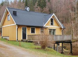 Cozy Home In Ullared With House Sea View, vila di Källsjö