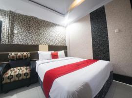 RedDoorz Syariah near RSUD Ainun Habibie Gorontalo, bed and breakfast v destinaci Limboto