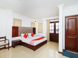 Hotel Queensbury Malabe, מלון בקאדוולה