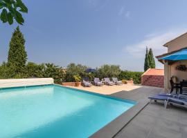 Quiet villa with private pool, hotelli kohteessa Caunes-Minervois