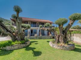 Eptanisos Beachfront Suites Zante, hotel u gradu Kerion