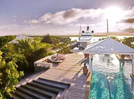 Barefoot Cay Resort, hotel in Roatán