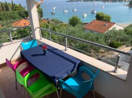 Apartment Excellent, hotel in Nečujam