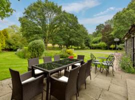 White Lodge House, holiday rental in Guildford