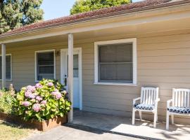 West End Neighborhood Cottage, rumah liburan di Santa Rosa