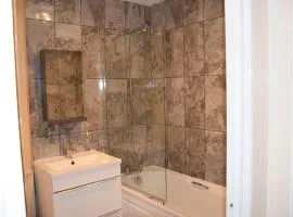 1 Bedroom Apartment Ponders End