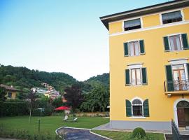 Mikeme, hotell i Carrara