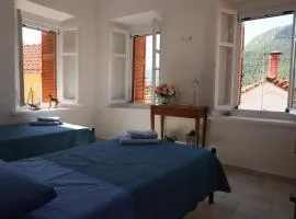 Karinia Home