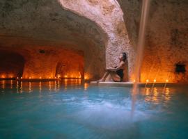 Hotel Zentik Project & Saline Cave, hotel di Valladolid