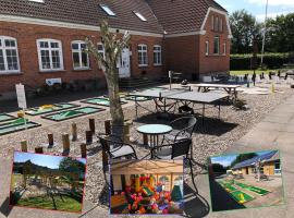 Hestkær Family Rooms, glamping site in Grindsted