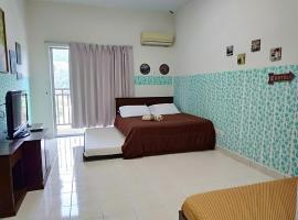 Homestay Pagar Buruk Bukit Merah L4 - AIR CONDITIONED, hotel with parking in Kampong Selemat