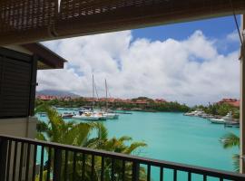 P146A13 - Eden Island Self Catering Apartment Self Check In, hotel en Isla Edén