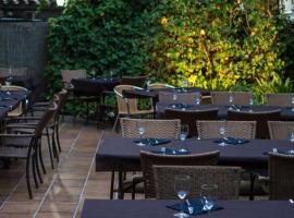 L'ARGOLLA HOTEL-Pizzeria, hotel v destinaci Santa Coloma de Farners