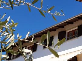 La Tana dei Sognatori - appartamenti con giardino, viešbutis su vietomis automobiliams mieste Villanova dʼAsti
