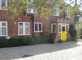 Hatsue Guest House, hotel a Camberley