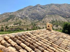 Casa Costa Blanca Rustic Mountain Views Sleeps 8, hotell i Orcheta