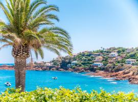 Hôtel et Appart Hôtel Les Flots Bleus, hotel in Agay - Saint Raphael