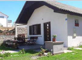 Apartman Amra-beautiful holiday home, casa de campo em Donji Stoj