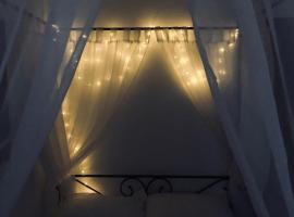 Little Cute Homey Apartman, family hotel in Satu Mare