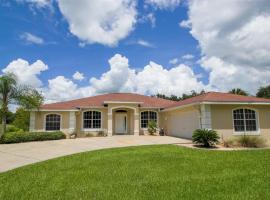 Luxury 4BR Pool Home with Jacuzzi- Inverness, ξενοδοχείο σε Inverness