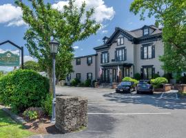 The Carriage House Inn Newport, hotel a Middletown