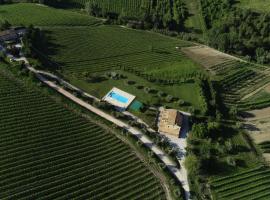 Agriturismo Biologico la Casa degli Gnomi, хотел с паркинг в Ortezzano