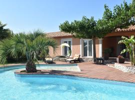 Luxury holiday home with private pool, hotel de luxo em Rodilhan