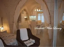 Sardedd White Luxury