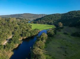 Eastbrook River Lodge, hotel dengan parkir di Sedgefield