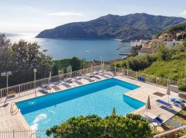 Appartamenti Enrica with amazing view, hotel with pools in Moneglia