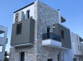 Дом на берегу моря, Hotel in Chaniotis