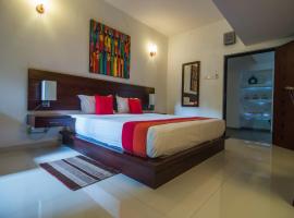 Villa Escondite - The Hotel, hotel com piscina em Sri Jayewardenepur- Kotte