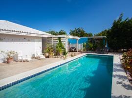 Tropical Breeze Curaçao 'Blenchi', alojamento para férias em Willemstad