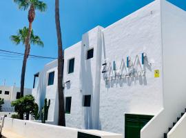 Apartamentos Zalabar، فندق في تياس