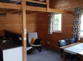 Chalet - Camping 't Dekske, hotel perto de Aeroporto de Eindhoven - EIN, 