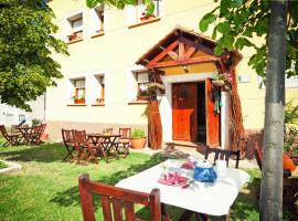 Apartamentos El Pajar del Abuelo, apartment in Peralejos de las Truchas