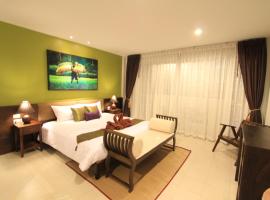 The Guide Hometel, hotel in Kata Beach