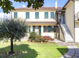 Comfy Apt 2 bedrooms and free parking - Quite area