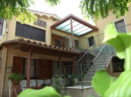 Carmelita, hotel in Sant Privat de Bas