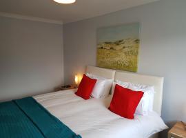 Penllech House - Huku Kwetu Notts - 3 Bedroom Spacious Lovely and Cosy with a Free Parking- Affordable and Suitable to Group Business Travellers, Ferienunterkunft in Nottingham