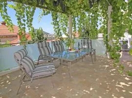 Abelia, two terraces, hot tub, free parking