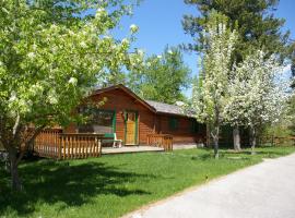 Creekside Cabin, casă de vacanță din Fairmont Hot Springs