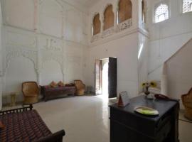 जयपुर में, होटल Rawla Mrignayani Palace