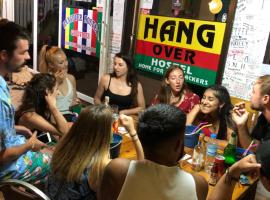 Hangover Hostel, hotel em Phi Phi Don