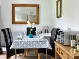 The Woodfarm Lodge - 3 Bedroom House with free Parking, cabin in Oxford