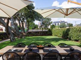 Entre Deux Mers by Cocoonr, hotel in Dinard